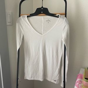 Hollister White Long Sleeve V-Neck Shirt. Size S